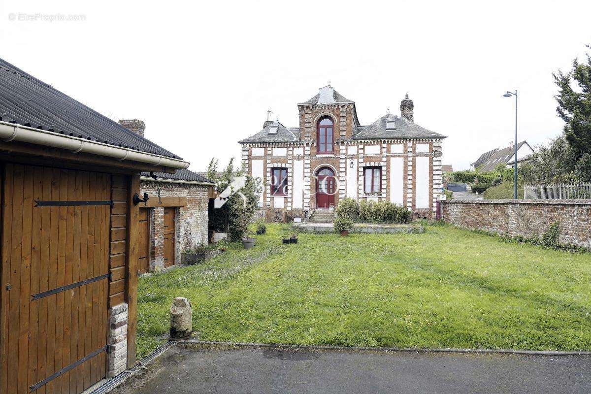 Maison à MESNIERES-EN-BRAY