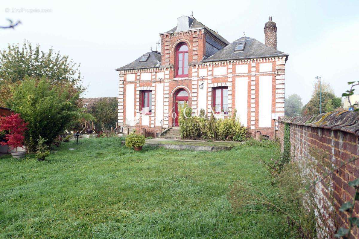 Maison à MESNIERES-EN-BRAY