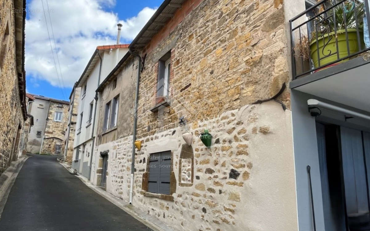 Maison à VIC-LE-COMTE