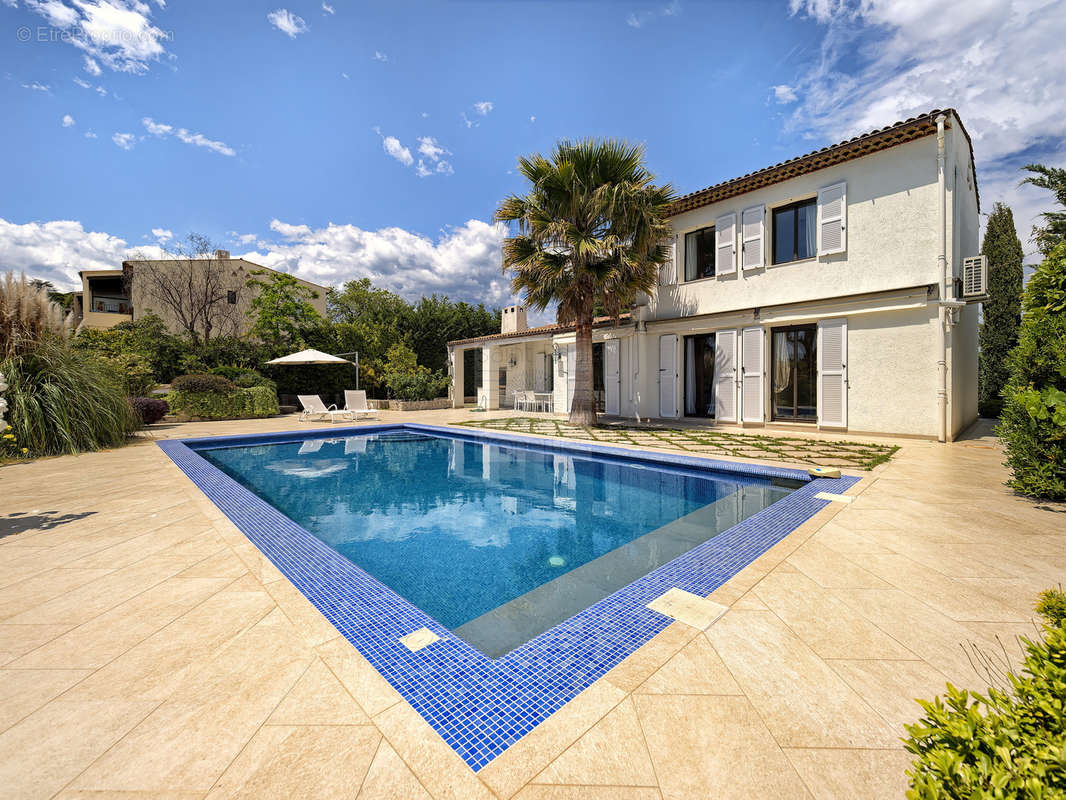 Maison à VILLENEUVE-LOUBET