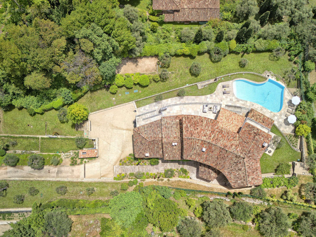 Maison à CHATEAUNEUF-GRASSE