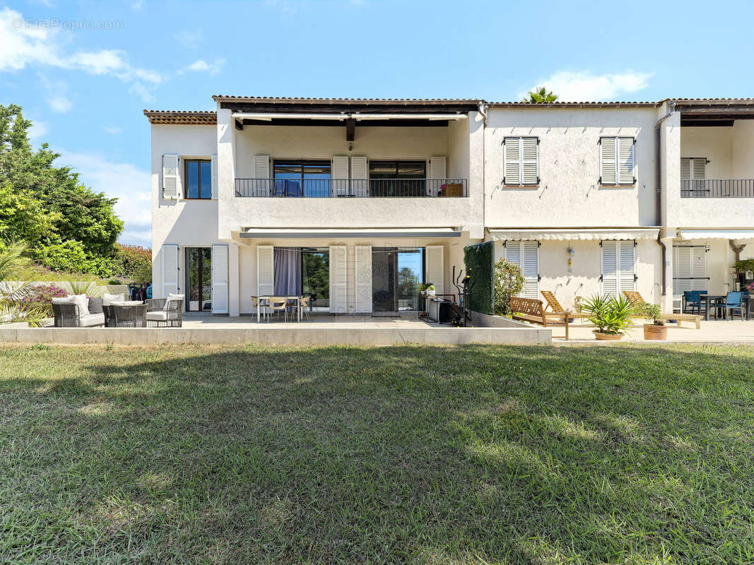 Appartement à VILLENEUVE-LOUBET