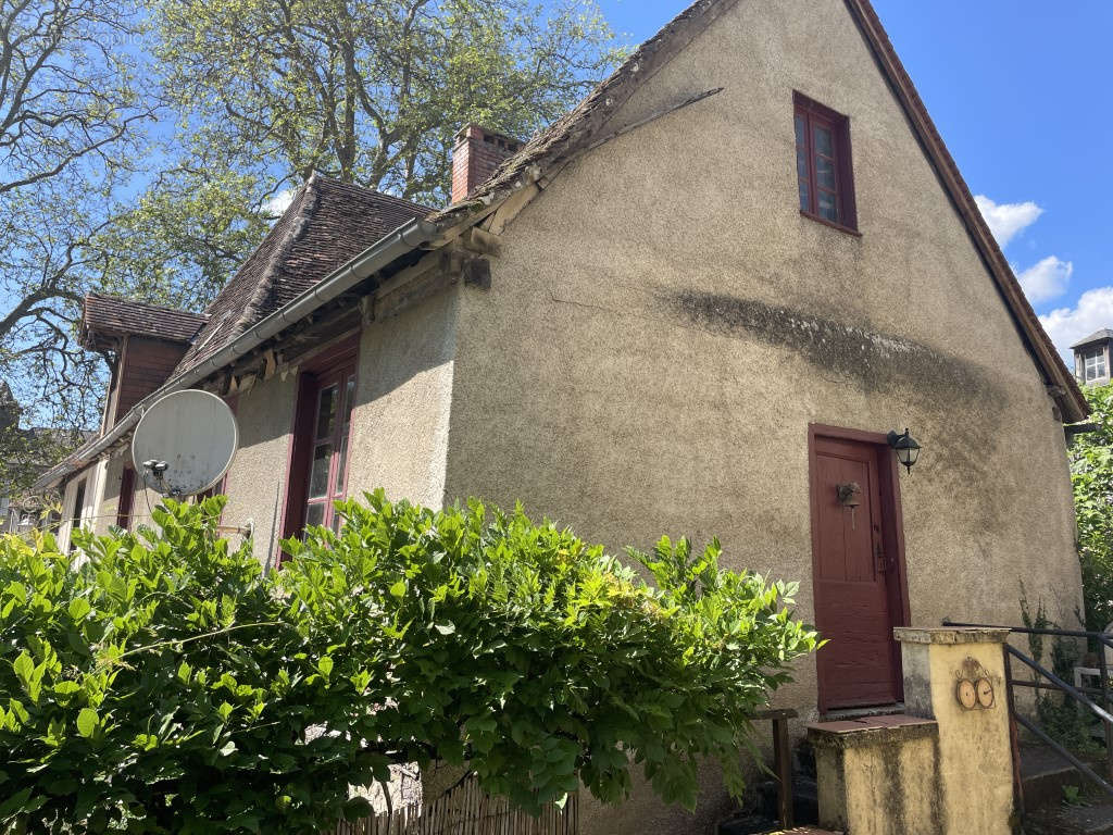 Maison à SEGUR-LE-CHATEAU