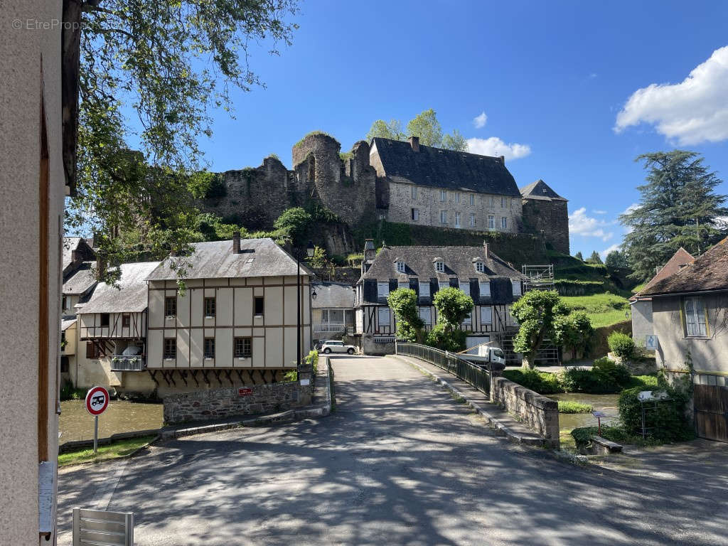 Maison à SEGUR-LE-CHATEAU