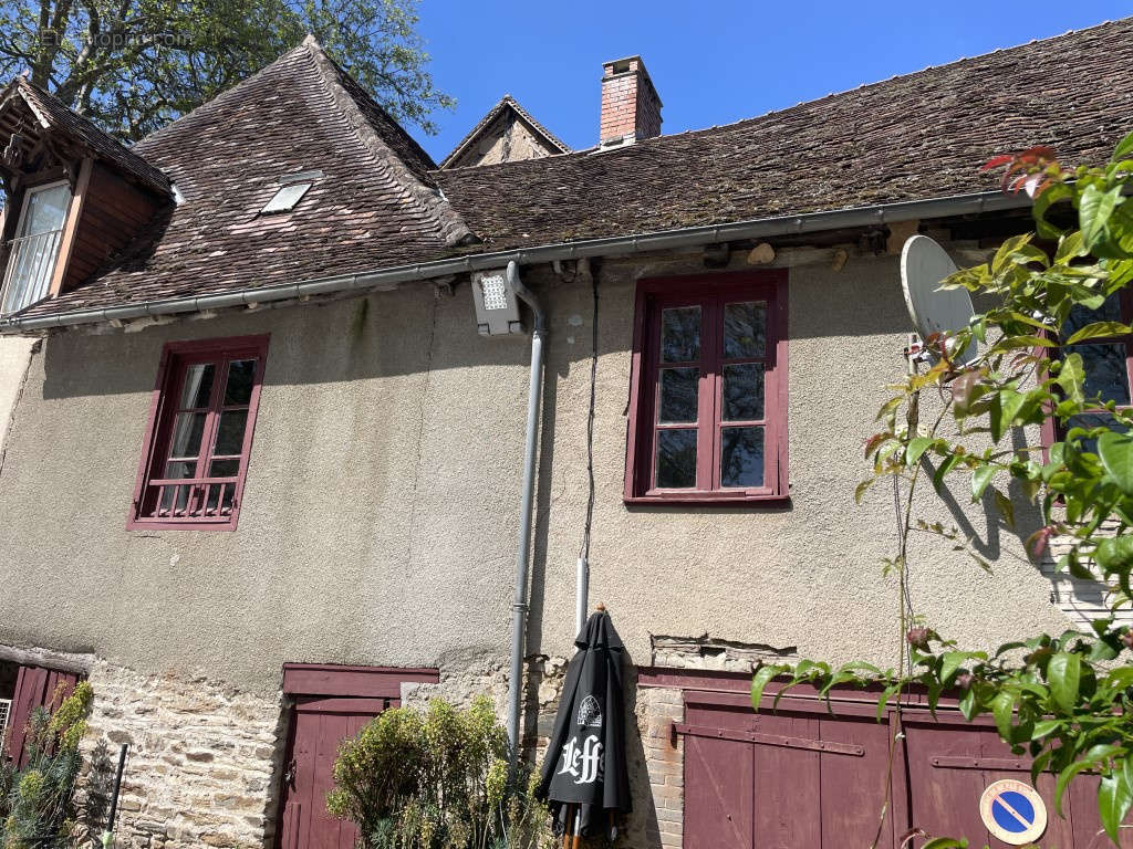 Maison à SEGUR-LE-CHATEAU