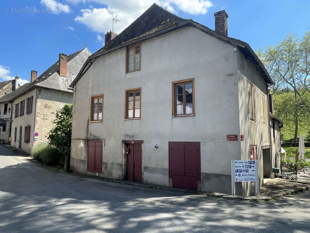 Maison à SEGUR-LE-CHATEAU