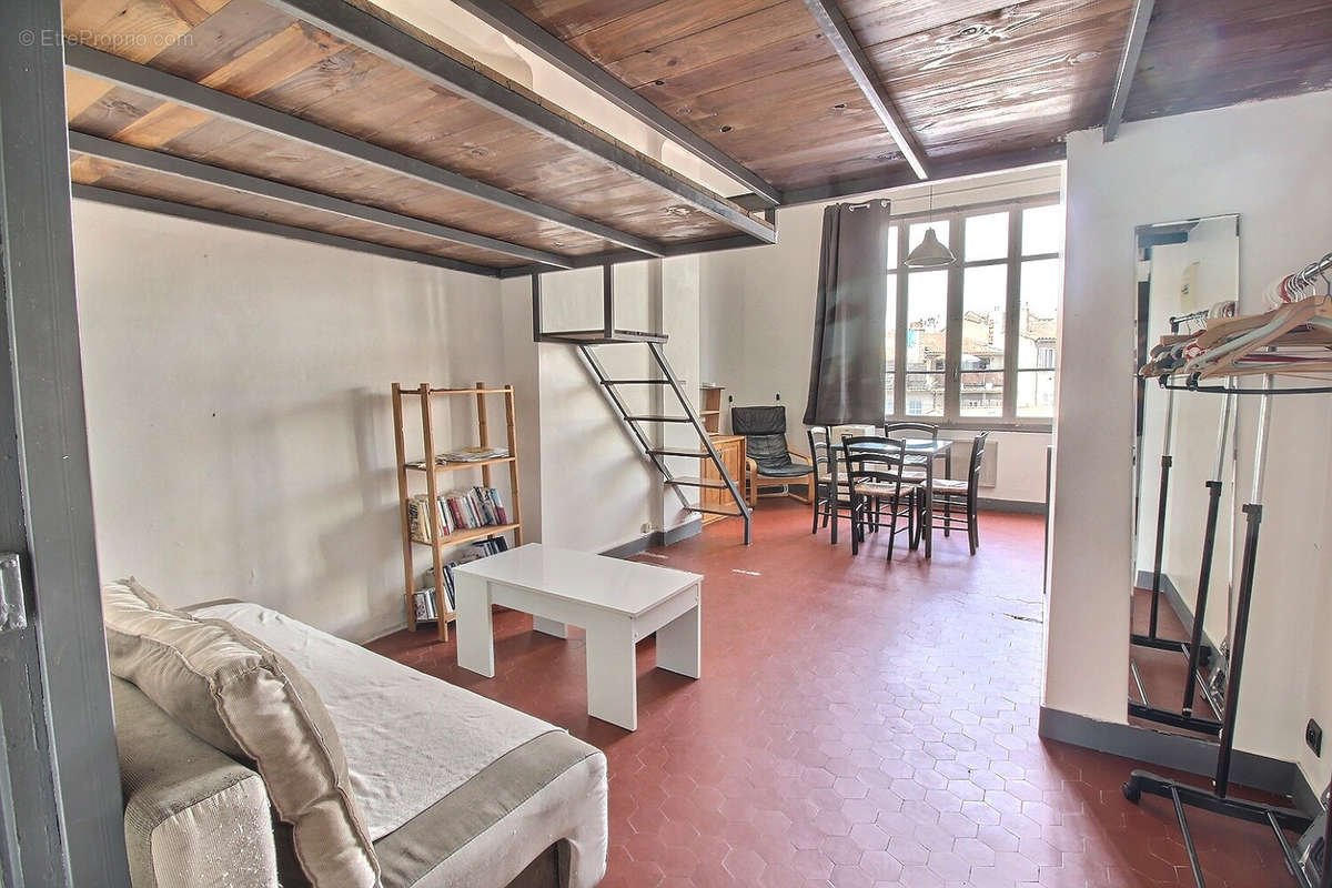 Appartement à MARSEILLE-1E