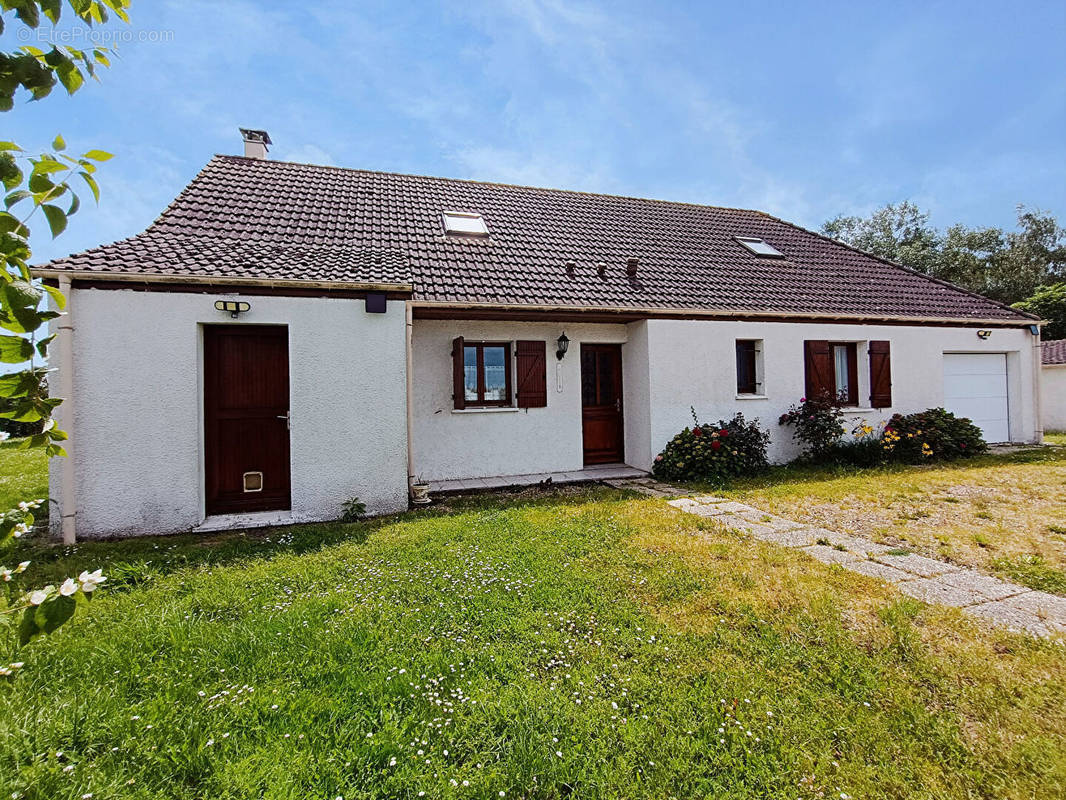 Maison à TREMBLAY-LES-VILLAGES