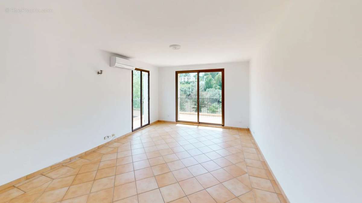 Appartement à VILLENEUVE-LOUBET