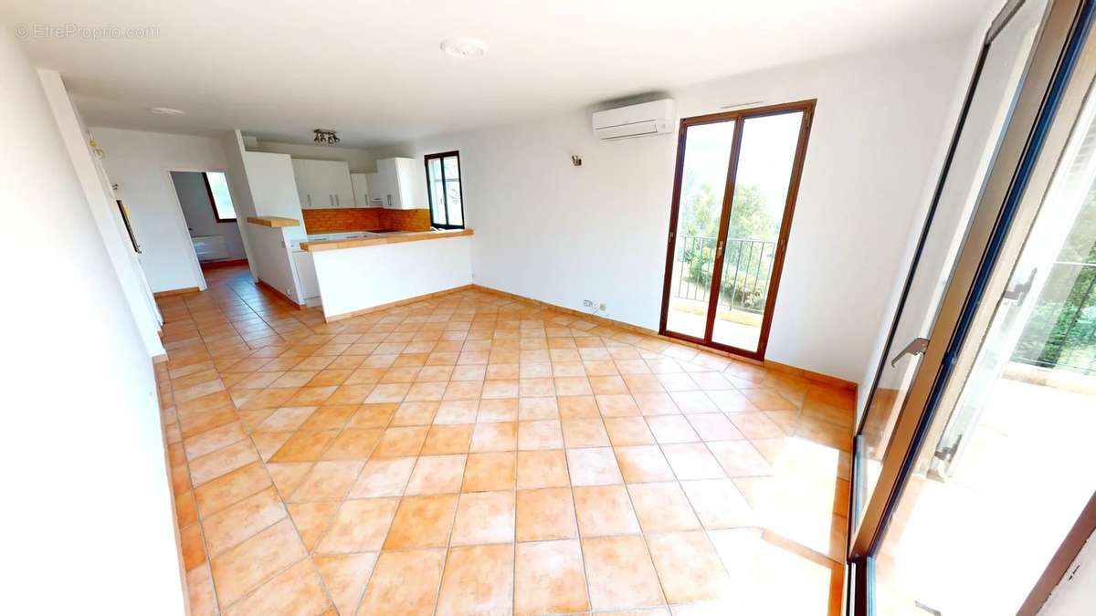 Appartement à VILLENEUVE-LOUBET