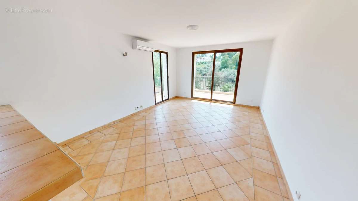 Appartement à VILLENEUVE-LOUBET