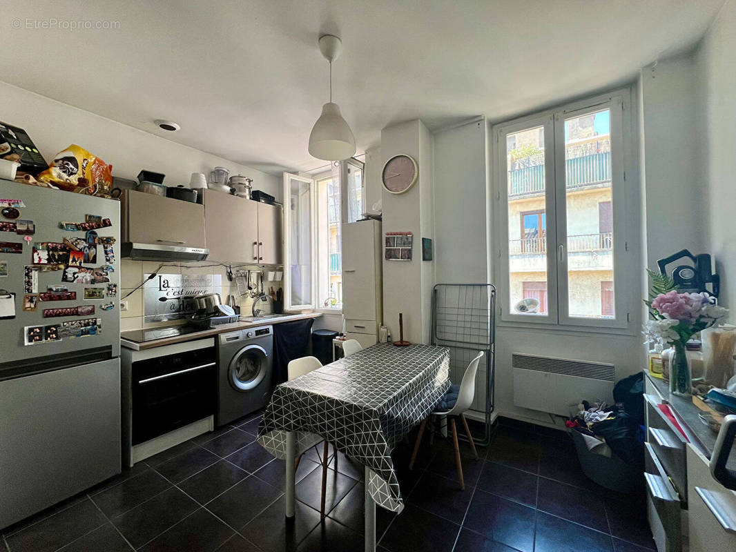 Appartement à MARSEILLE-4E