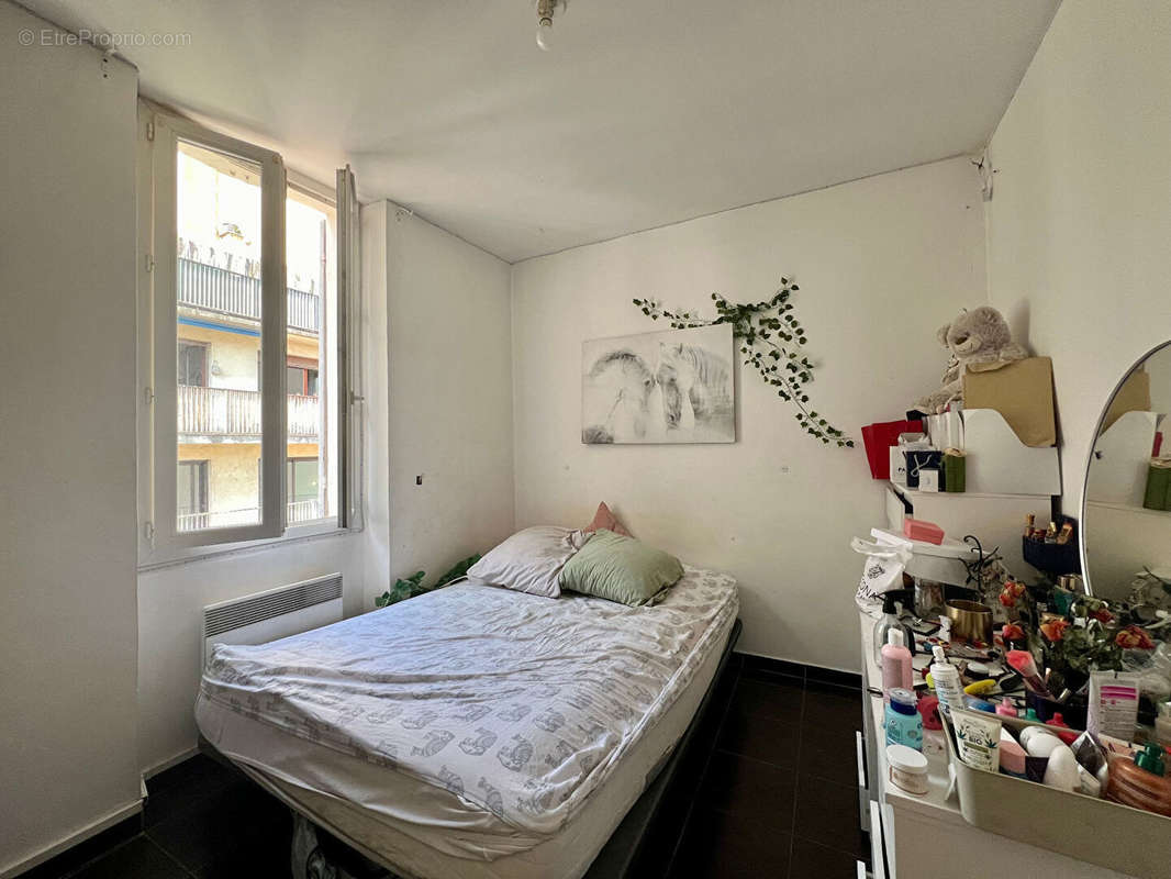 Appartement à MARSEILLE-4E