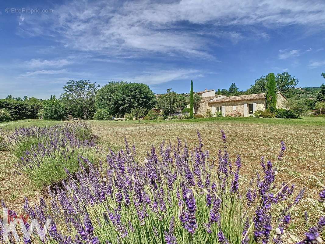 Maison à GORDES