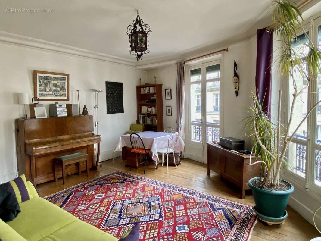 Appartement à PARIS-10E