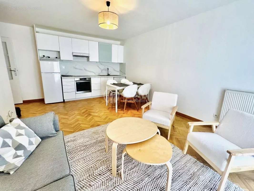 Appartement à COURBEVOIE