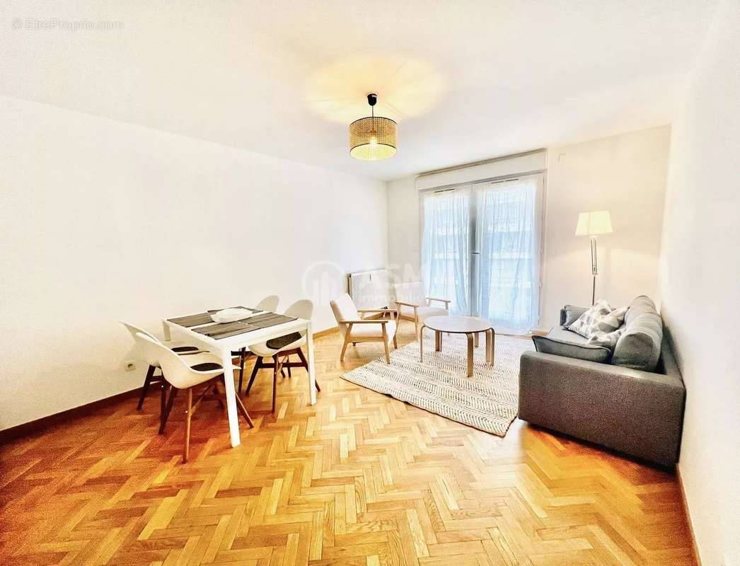 Appartement à COURBEVOIE