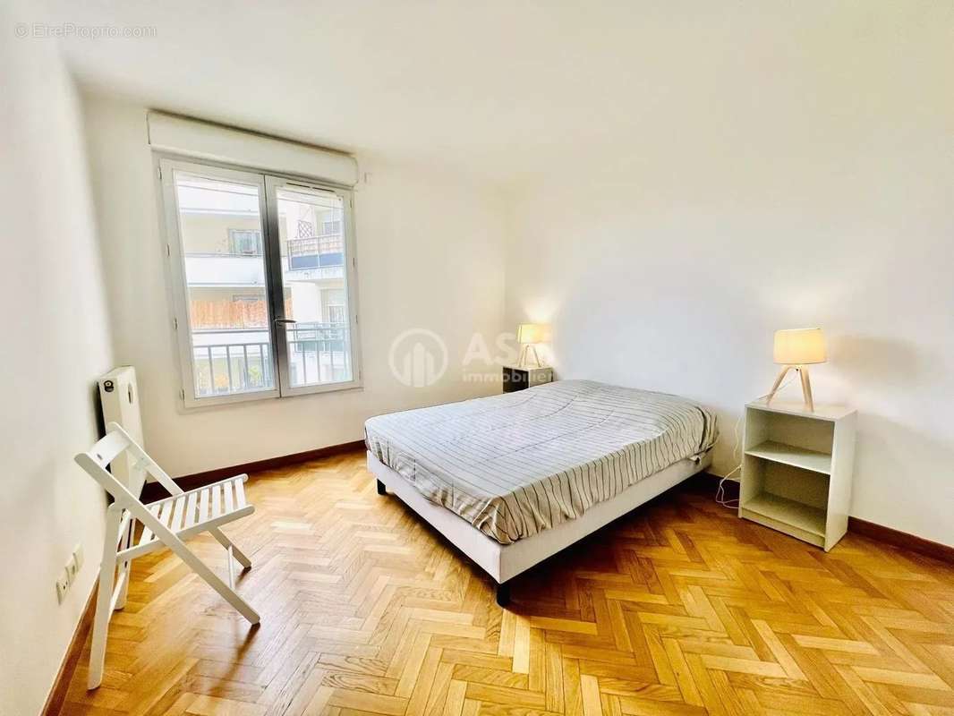 Appartement à COURBEVOIE