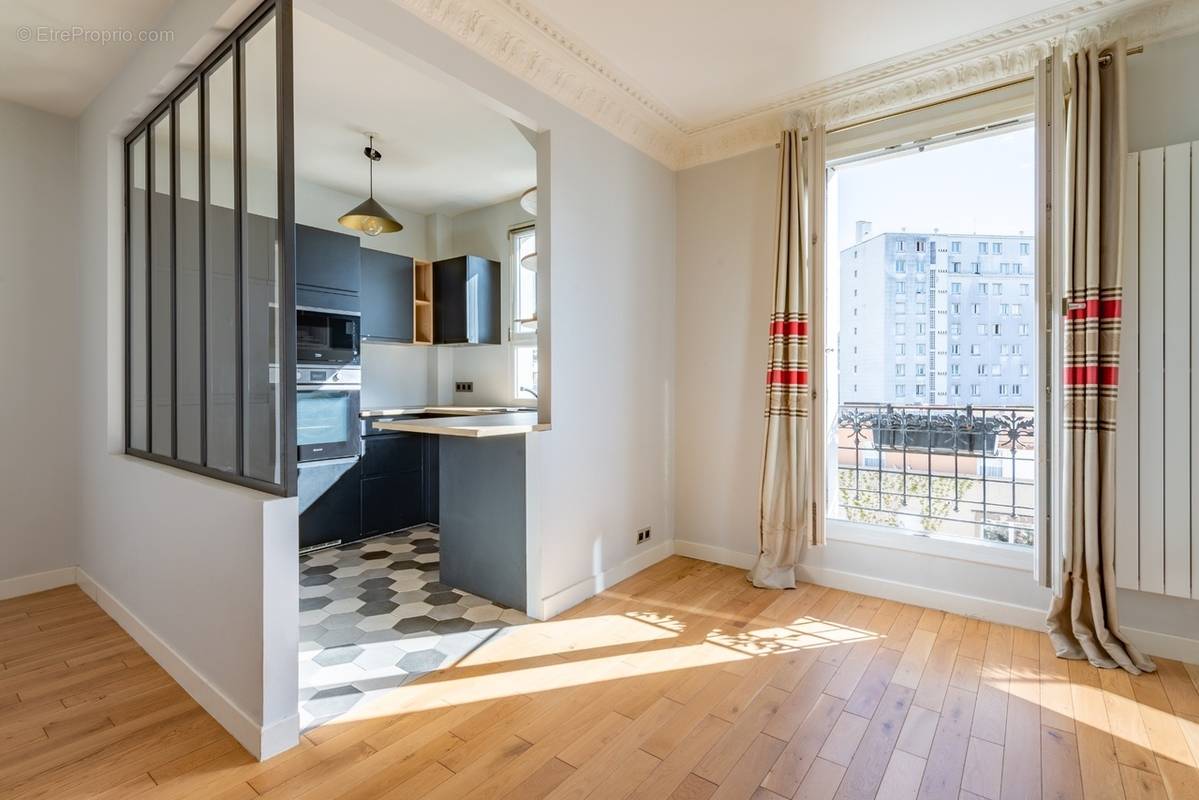 Appartement à PARIS-17E