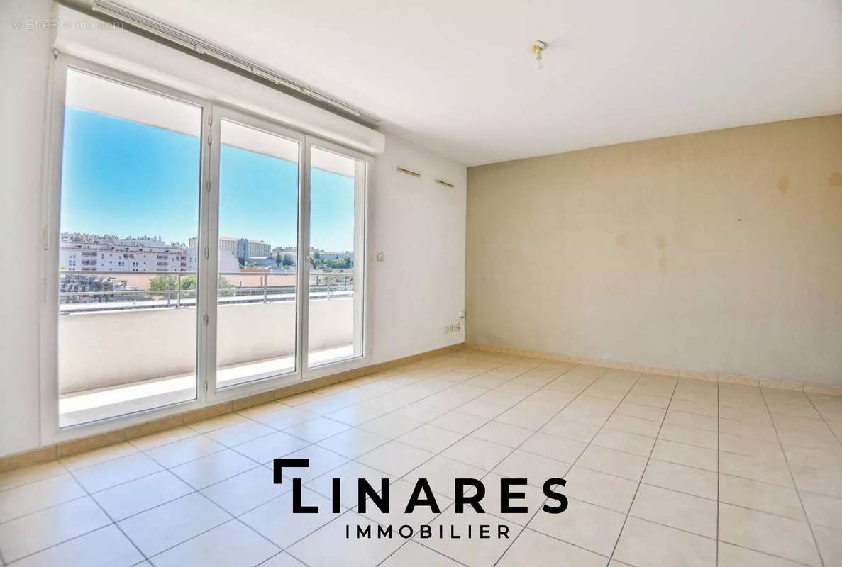 Appartement à MARSEILLE-4E