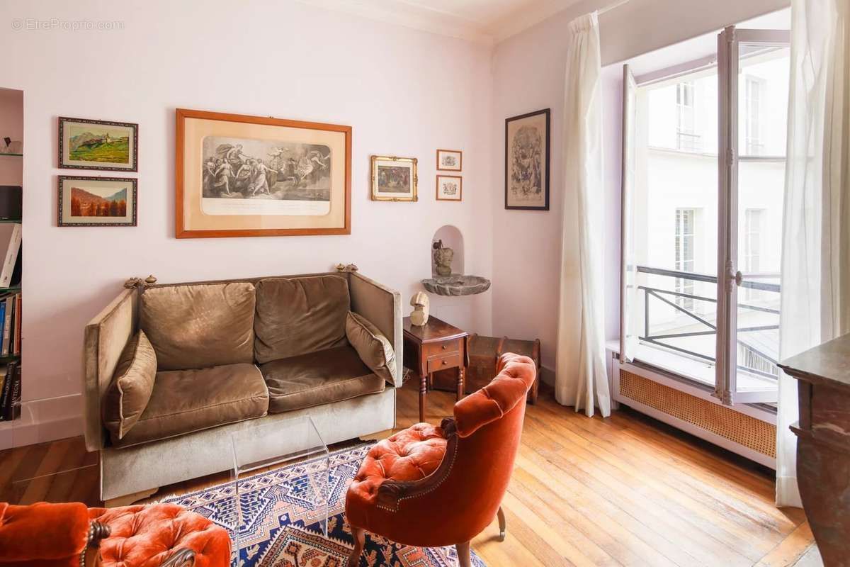 Appartement à PARIS-7E