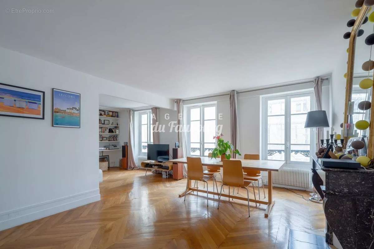 Appartement à PARIS-10E