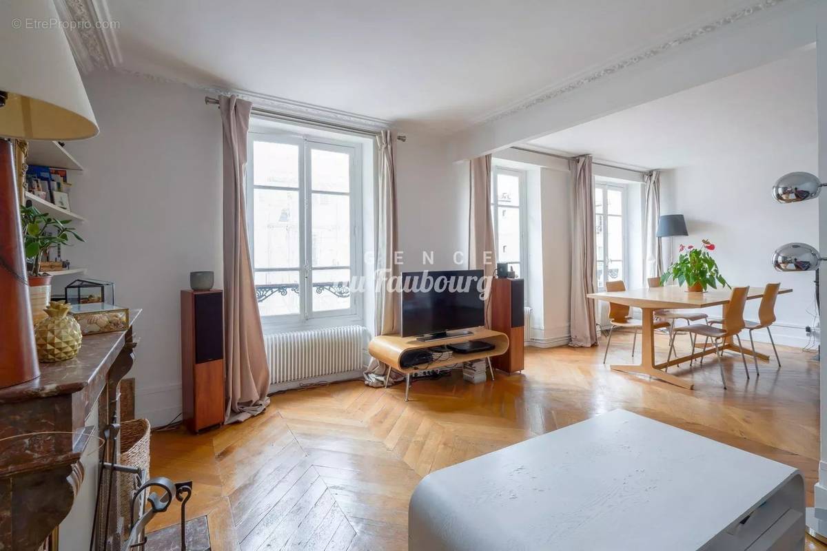 Appartement à PARIS-10E