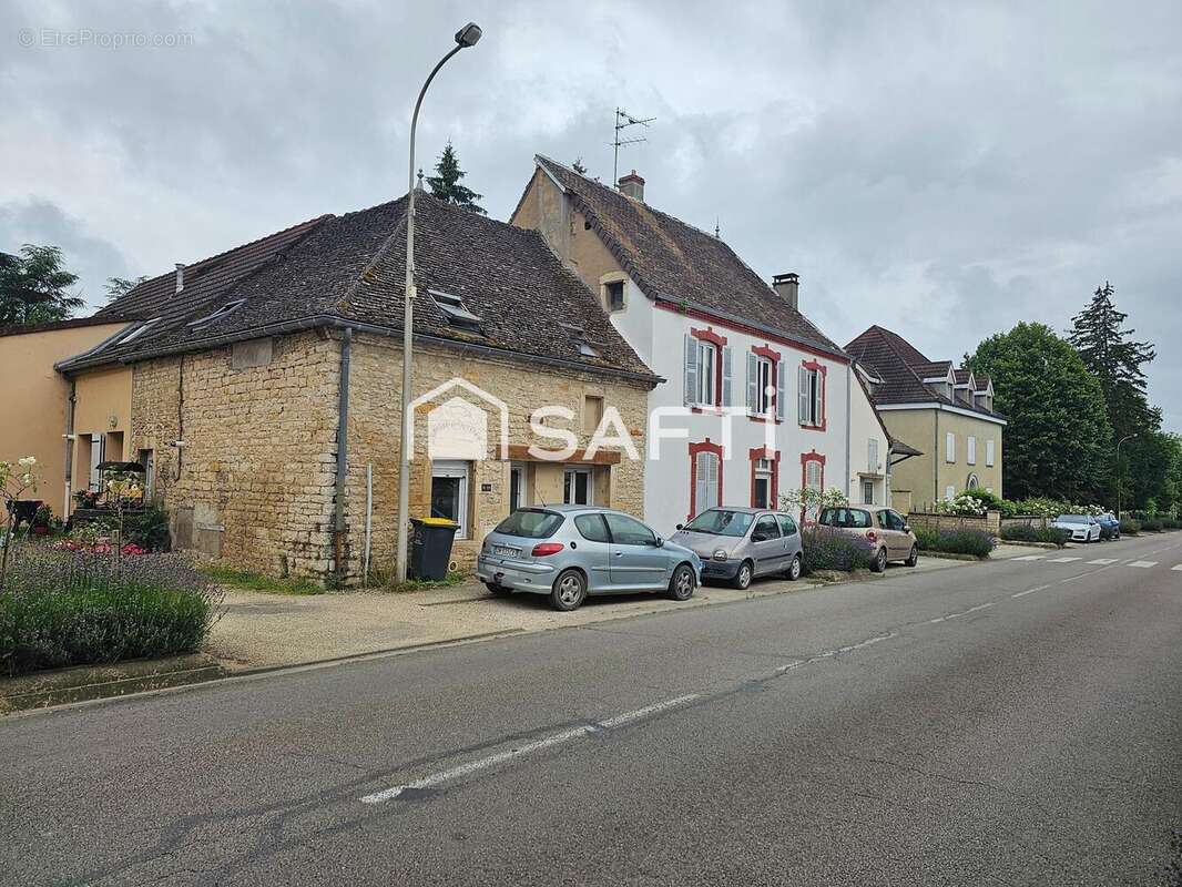 Photo 2 - Maison à SAINT-GERMAIN-DU-PLAIN