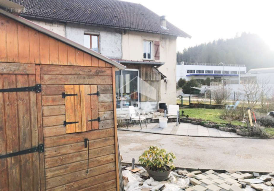 Appartement à ORCHAMPS-VENNES