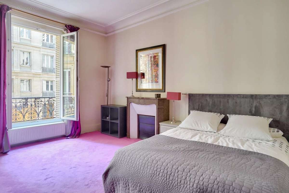 Appartement à PARIS-16E