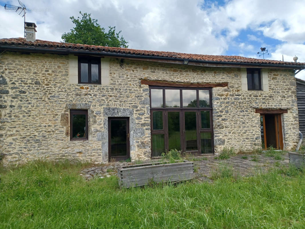 Maison à CHASSENEUIL-SUR-BONNIEURE