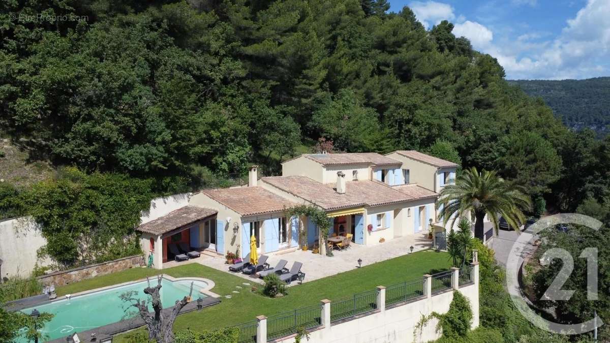 Maison à CHATEAUNEUF-GRASSE