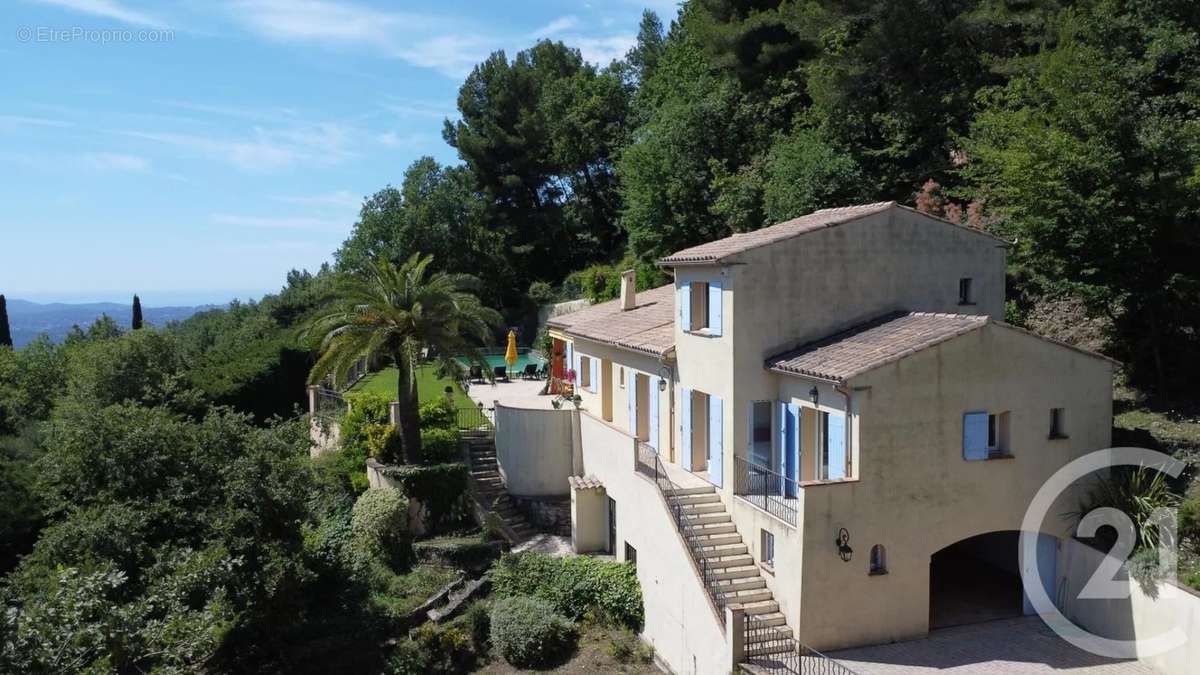 Maison à CHATEAUNEUF-GRASSE