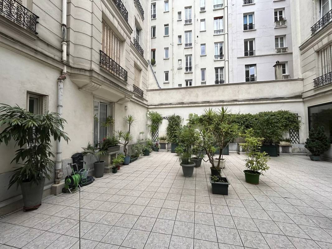 Appartement à PARIS-17E