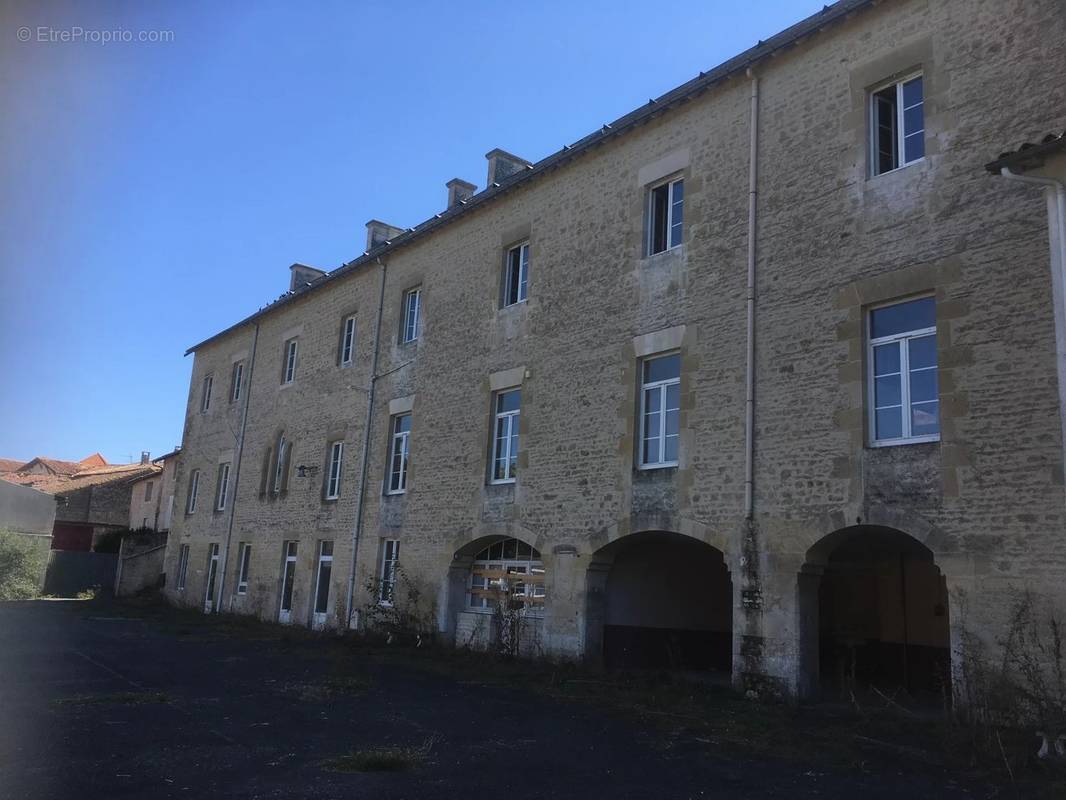 Maison à CHEF-BOUTONNE