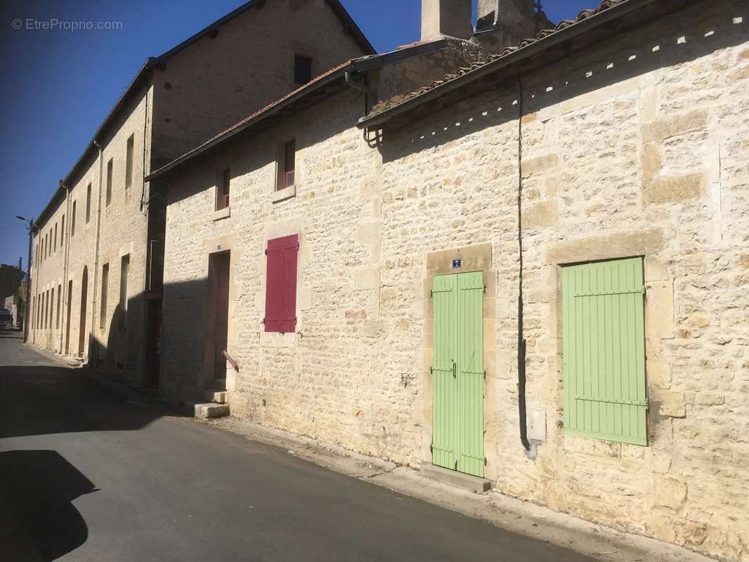 Maison à CHEF-BOUTONNE