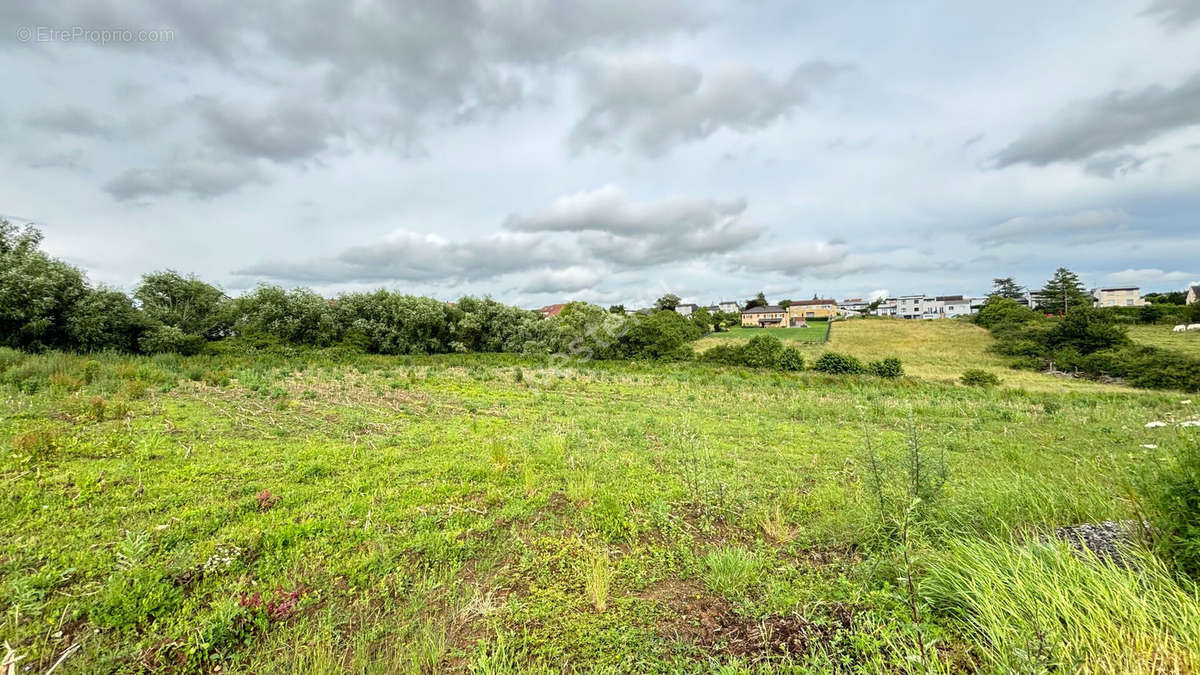 Terrain à LIXING-LES-SAINT-AVOLD