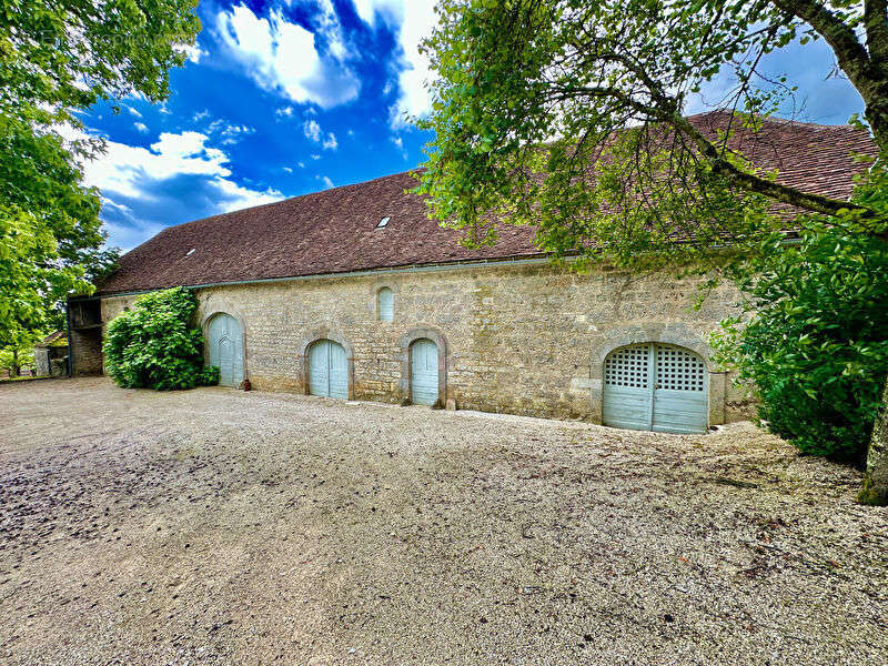 Maison à LA CHAPELLE-AUX-SAINTS