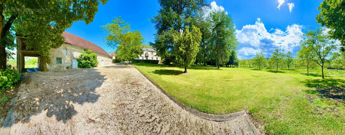 Maison à LA CHAPELLE-AUX-SAINTS