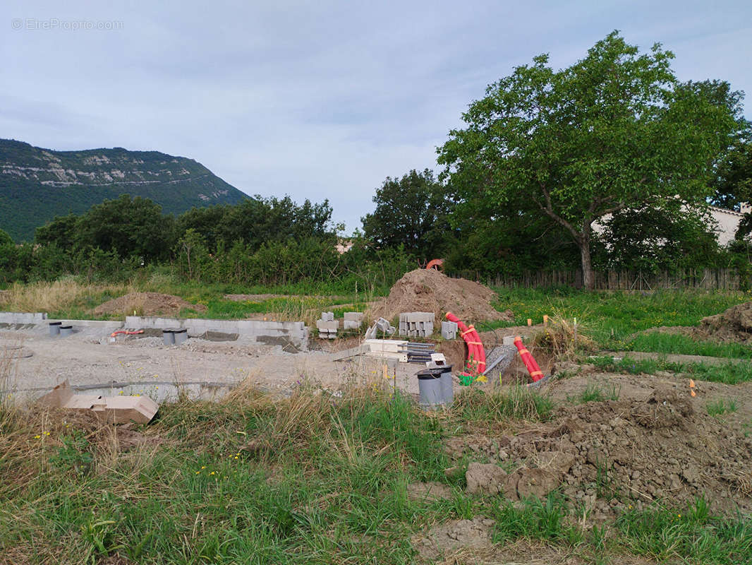 Terrain à LARAGNE-MONTEGLIN