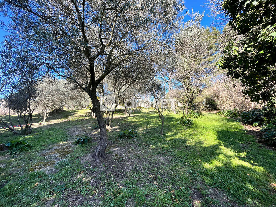 Terrain à CAUMONT-SUR-DURANCE