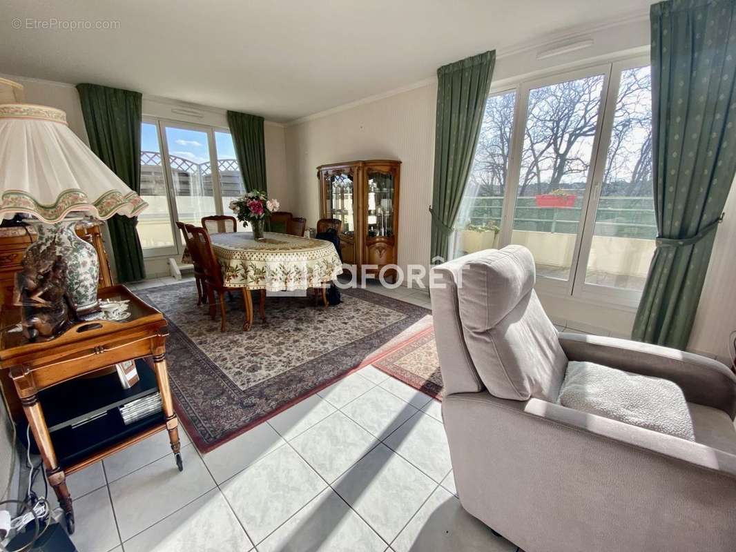 Appartement à VERNEUIL-SUR-SEINE