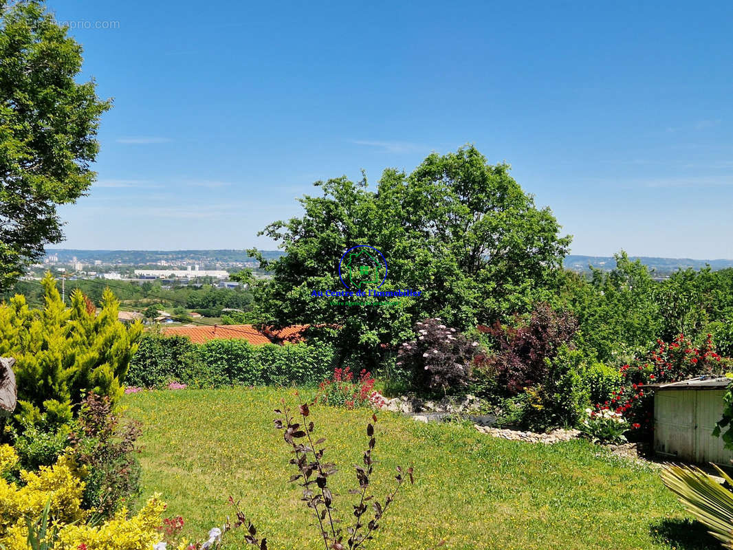 Terrain à ESTILLAC