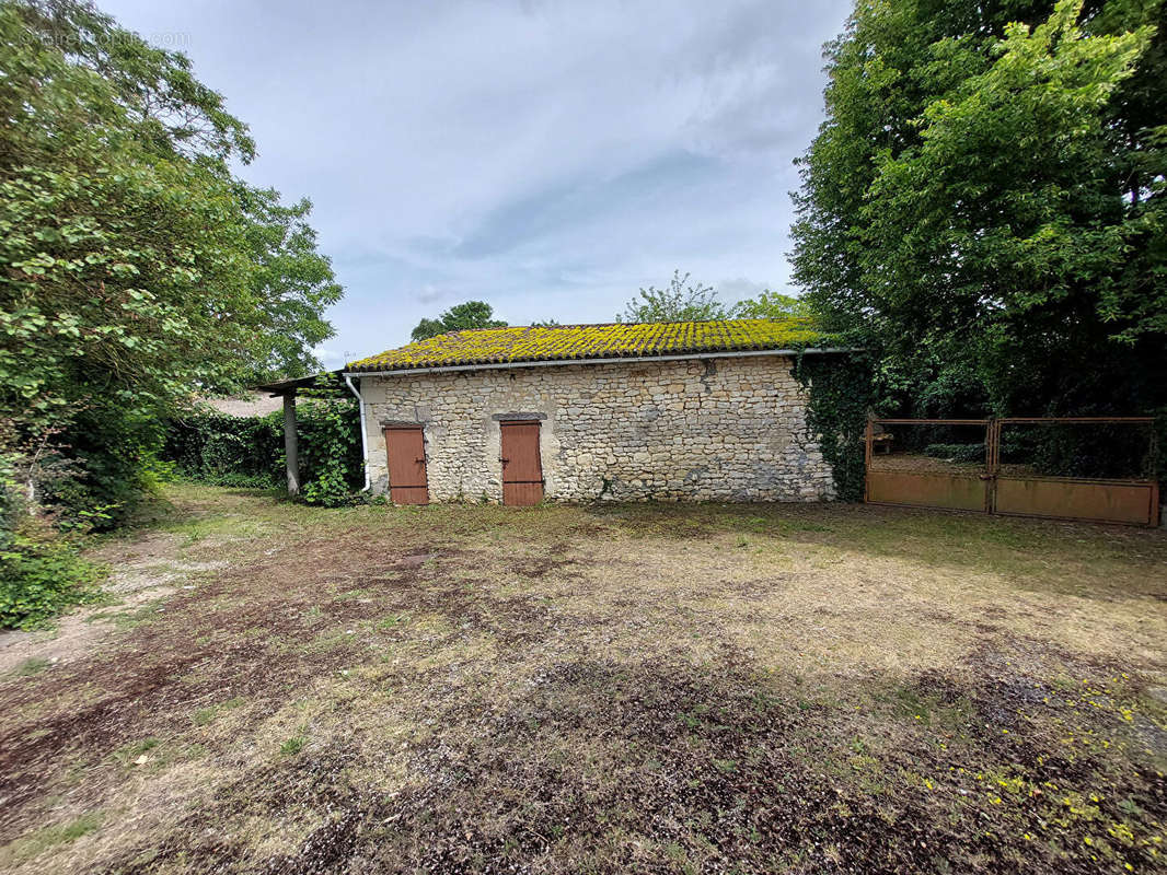 Maison à VENDEUVRE-DU-POITOU