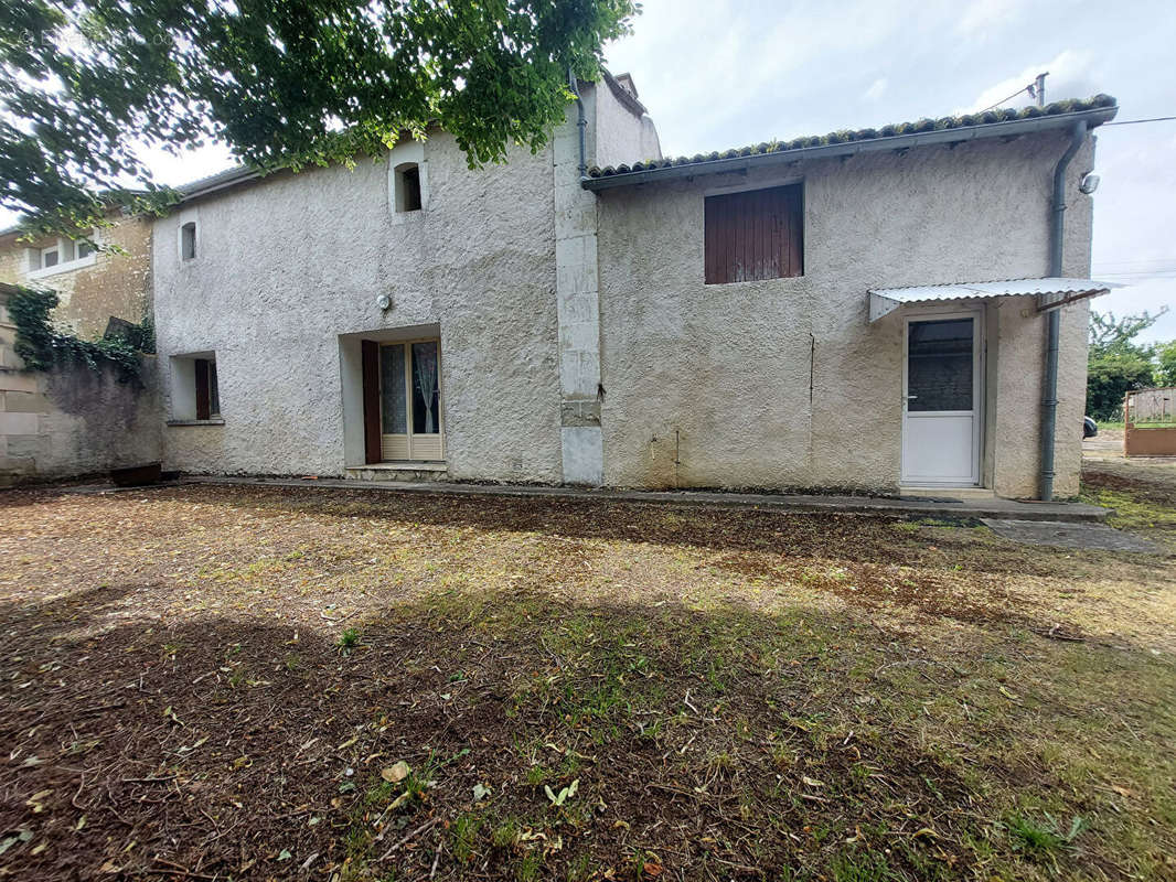 Maison à VENDEUVRE-DU-POITOU