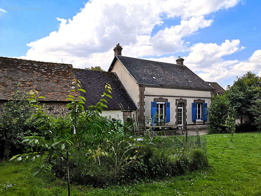 Maison à LES CORVEES-LES-YYS