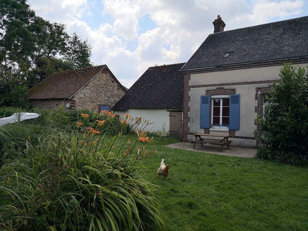 Maison à LES CORVEES-LES-YYS