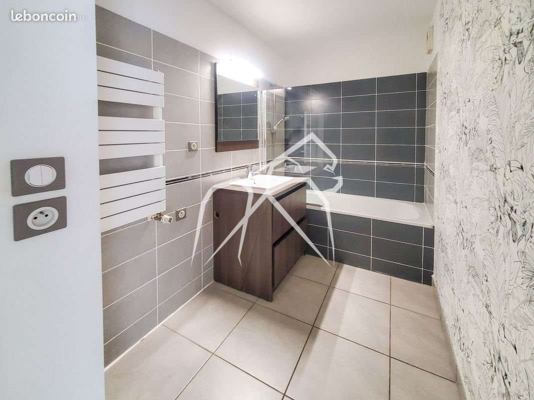 Appartement à MAUGUIO