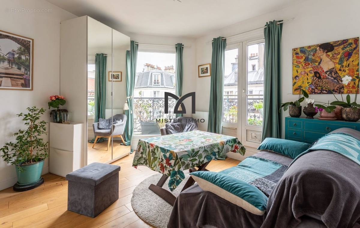 Appartement à PARIS-18E