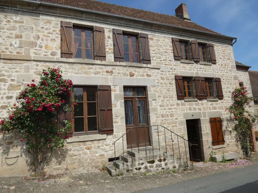 Maison à SAINT-MARTIAL-LE-MONT